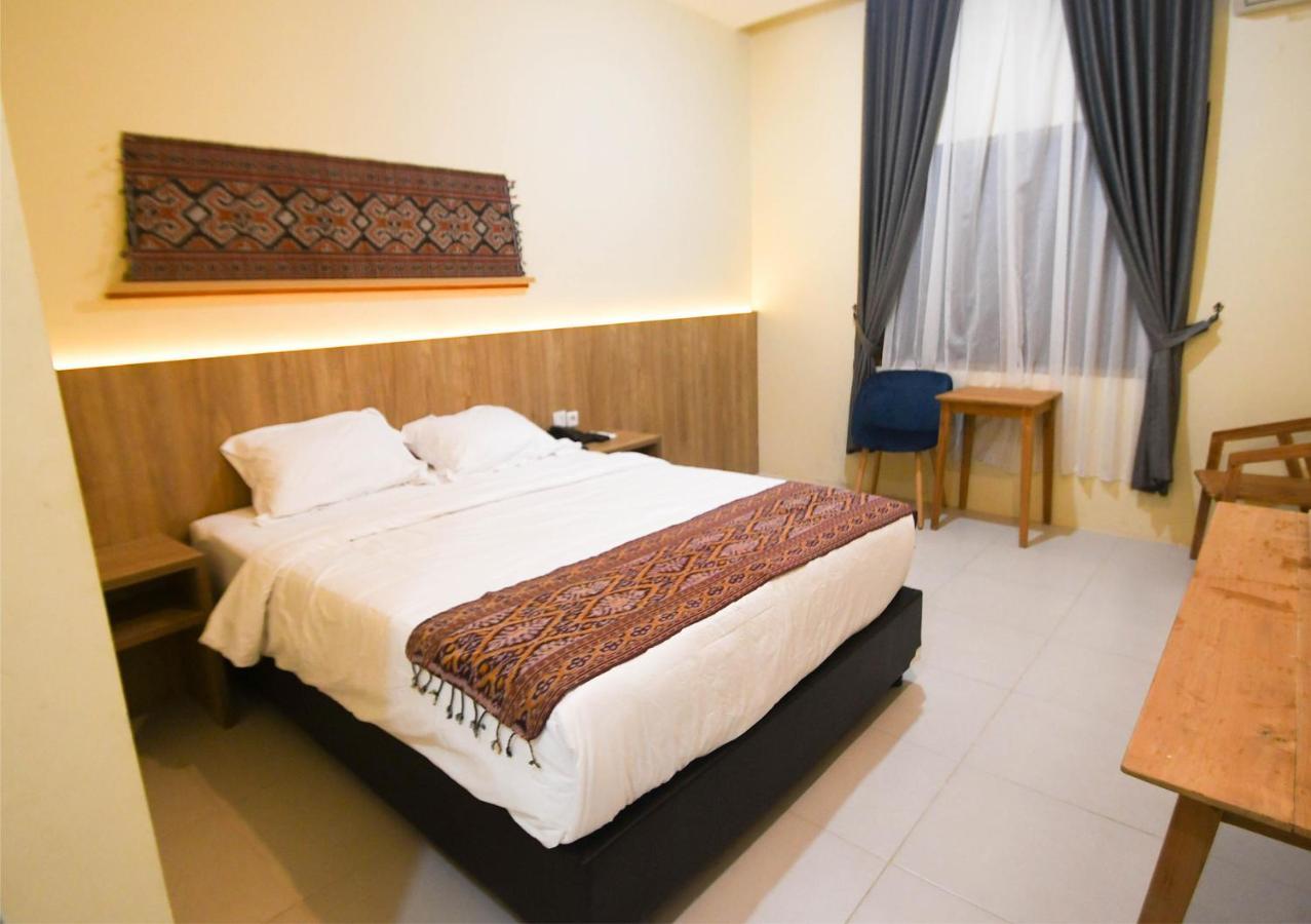 Pasola Hotel Waikelo Buitenkant foto